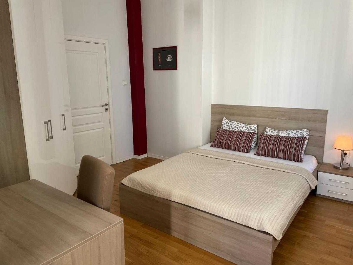 The Central Post Apartments Софія Екстер'єр фото